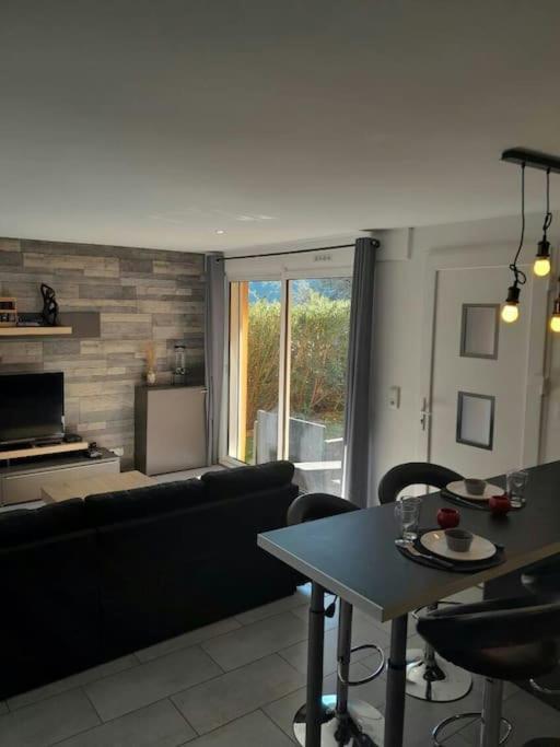 Appartement Spacieux &Tres Calme. Spacious & Very Quiet Apartment. カロ エクステリア 写真